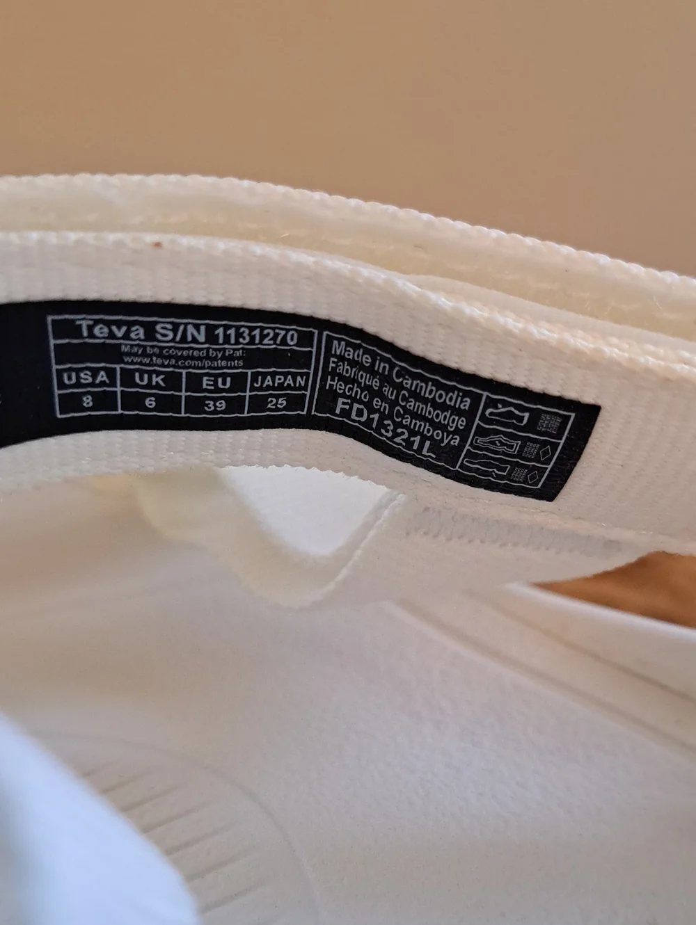 NWOT TEVA Womens Hurricane XLT2 Birch White Nylo /Rubber Athleisure Sandals 8